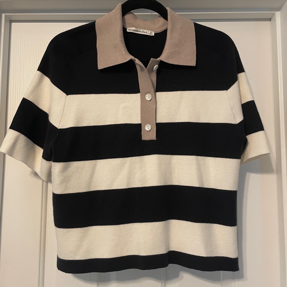Abercrombie & Fitch Black and Cream LuxeLoft Short-Sleeve Sweater Polo
